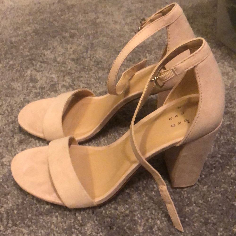 Blush pink chunky heels size 6